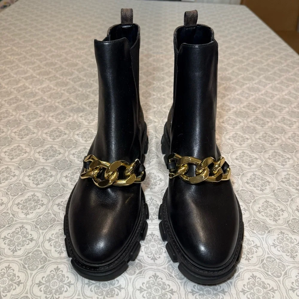 MICHAEL MICHAEL KORS Women's Scarlett Lug Sole Chain Chelsea Booties Size 8.5
